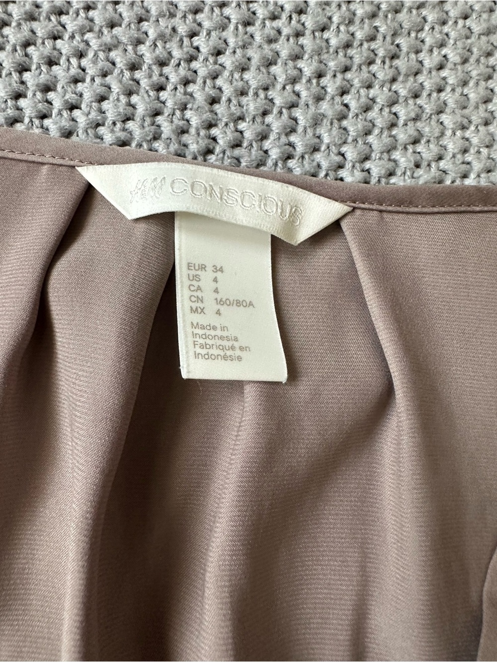 H&M Taupe Cap-Sleeve V-Neck Blouse small 3/$20 - Picture 3 of 6